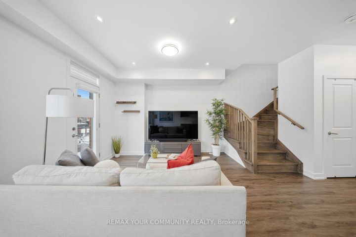 Photo 11 at 21 Hearne Street, Vaughan Grove, Vaughan