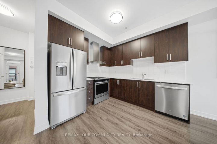 Photo 17 at 21 Hearne Street, Vaughan Grove, Vaughan