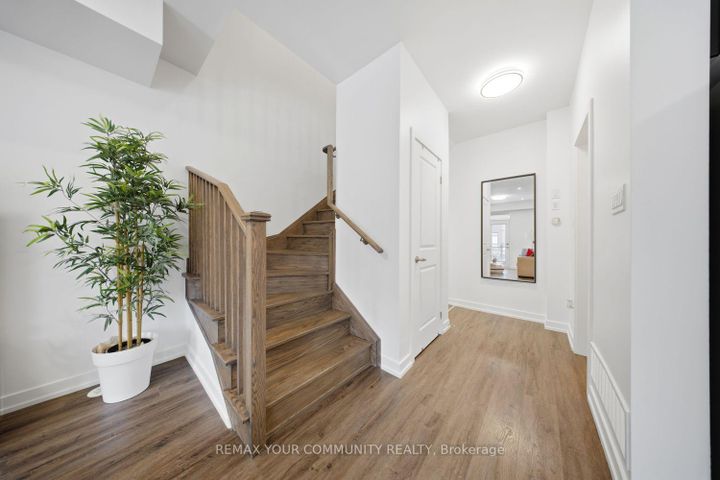 Photo 23 at 21 Hearne Street, Vaughan Grove, Vaughan