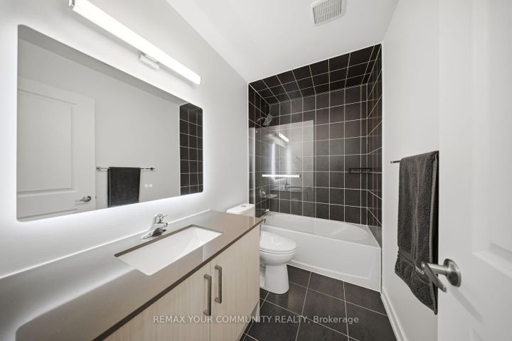 Photo 24 at 21 Hearne Street, Vaughan Grove, Vaughan