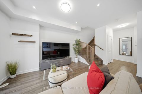 Photo 12 at 21 Hearne Street, Vaughan Grove, Vaughan