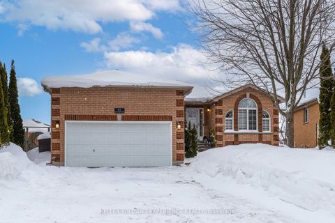 Photo 1 at 61 Silver Maple Crescent, Holly, Barrie