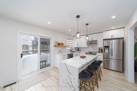 Photo 8 at 61 Silver Maple Crescent, Holly, Barrie