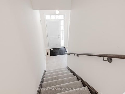 Photo 4 at 7 Wayne Allison Drive, Sutton & Jackson's Point, Georgina