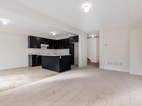 Photo 8 at 7 Wayne Allison Drive, Sutton & Jackson's Point, Georgina