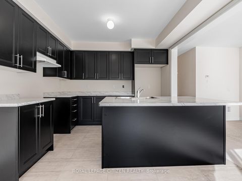 Photo 10 at 7 Wayne Allison Drive, Sutton & Jackson's Point, Georgina