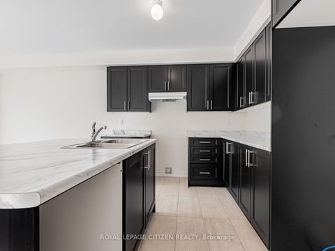 Photo 13 at 7 Wayne Allison Drive, Sutton & Jackson's Point, Georgina