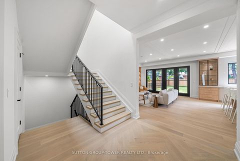 Photo 7 at 121 Edgecroft Road, Queensway, Toronto