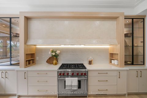 Photo 14 at 121 Edgecroft Road, Queensway, Toronto