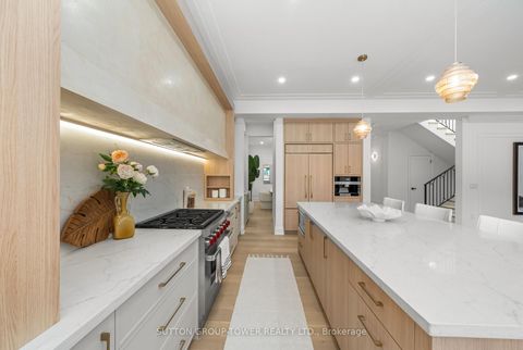 Photo 18 at 121 Edgecroft Road, Queensway, Toronto