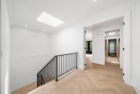 Photo 36 at 121 Edgecroft Road, Queensway, Toronto