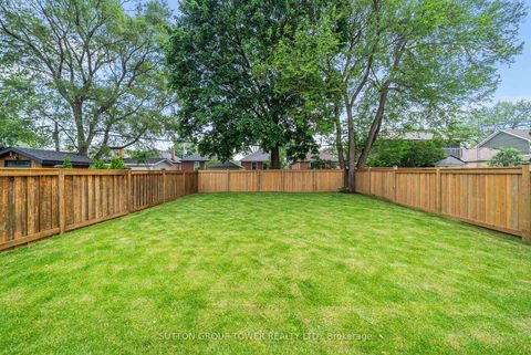 Photo 39 at 121 Edgecroft Road, Queensway, Toronto