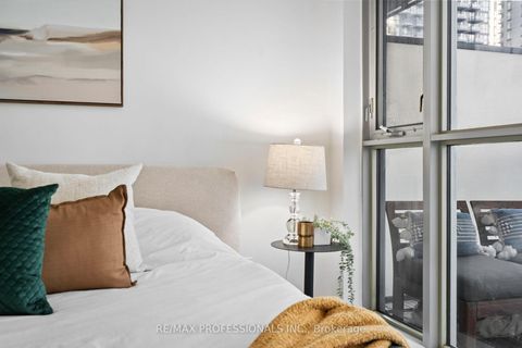 Photo 12 at 1505 - 375 King Street W, Waterfront Communities C1, Toronto