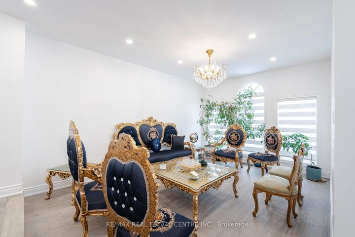 Photo 6 at 6150 Bankhead Court, East Credit, Mississauga