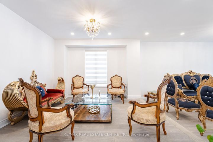 Photo 8 at 6150 Bankhead Court, East Credit, Mississauga