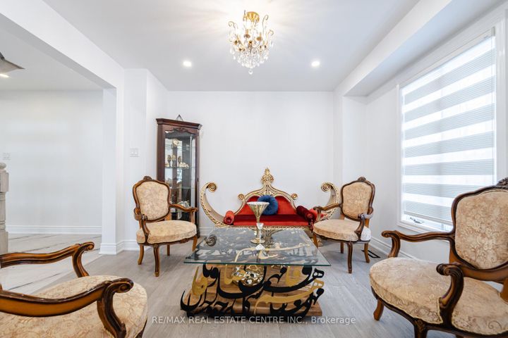 Photo 9 at 6150 Bankhead Court, East Credit, Mississauga