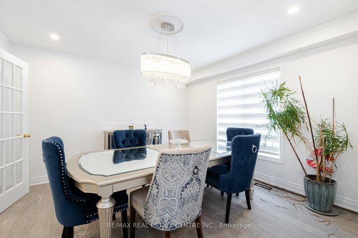 Photo 11 at 6150 Bankhead Court, East Credit, Mississauga