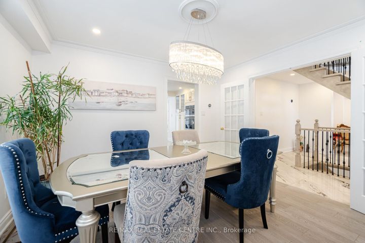 Photo 12 at 6150 Bankhead Court, East Credit, Mississauga