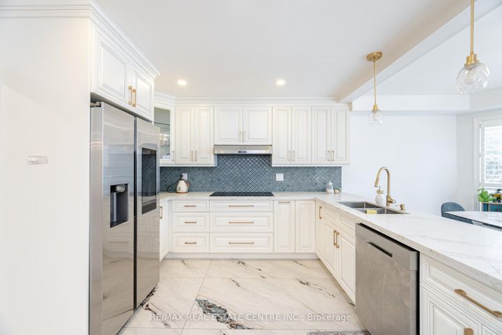 Photo 14 at 6150 Bankhead Court, East Credit, Mississauga