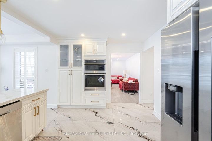 Photo 15 at 6150 Bankhead Court, East Credit, Mississauga