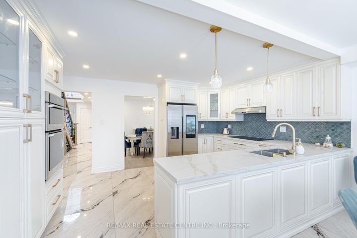 Photo 16 at 6150 Bankhead Court, East Credit, Mississauga