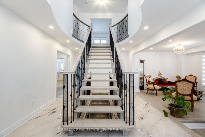 Photo 21 at 6150 Bankhead Court, East Credit, Mississauga