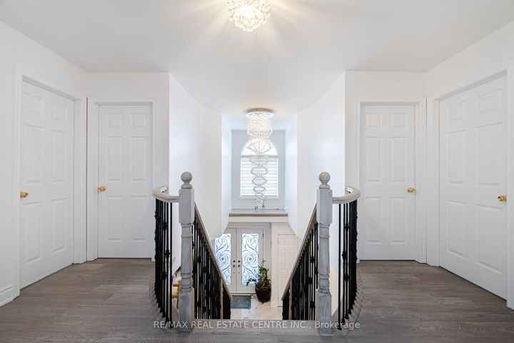 Photo 22 at 6150 Bankhead Court, East Credit, Mississauga