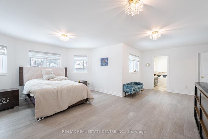 Photo 25 at 6150 Bankhead Court, East Credit, Mississauga