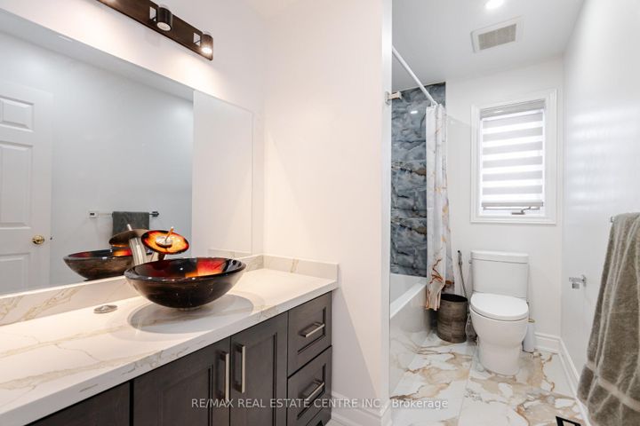 Photo 31 at 6150 Bankhead Court, East Credit, Mississauga