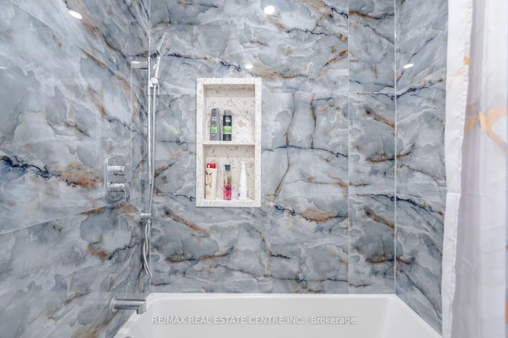 Photo 32 at 6150 Bankhead Court, East Credit, Mississauga