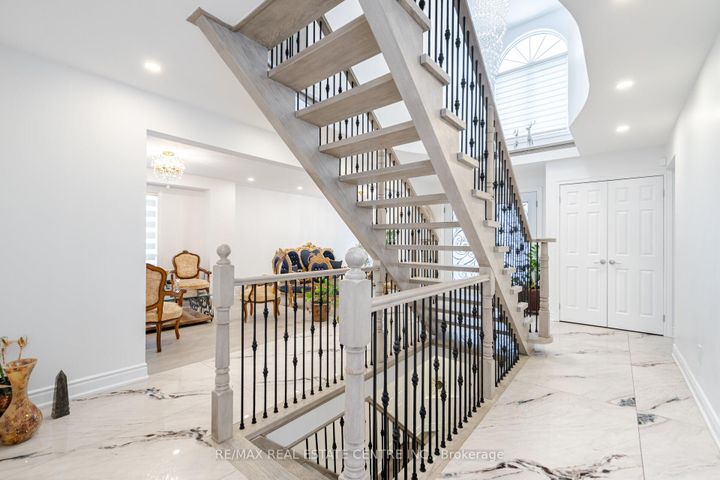 Photo 33 at 6150 Bankhead Court, East Credit, Mississauga