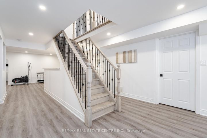 Photo 34 at 6150 Bankhead Court, East Credit, Mississauga