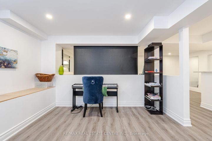 Photo 36 at 6150 Bankhead Court, East Credit, Mississauga