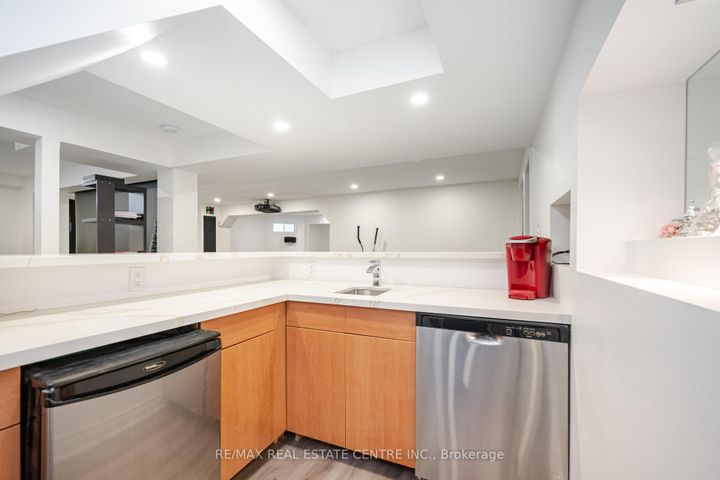 Photo 37 at 6150 Bankhead Court, East Credit, Mississauga