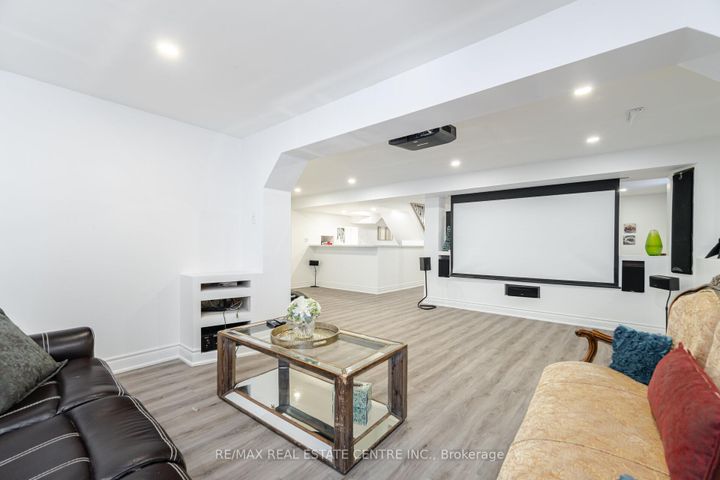 Photo 38 at 6150 Bankhead Court, East Credit, Mississauga