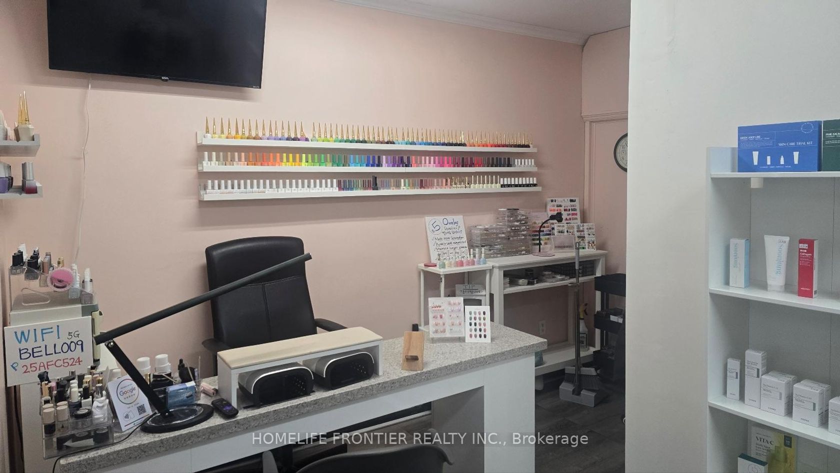 2nd Floor - 620 Bloor Street W, Annex, Toronto photo number 2