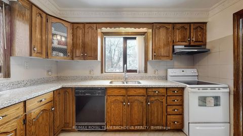 Photo 15 at 24 Bellbrook Road, L'Amoreaux, Toronto