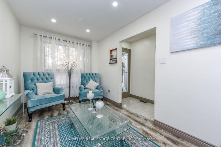 Photo 5 at 20 Oleander Crescent, Heart Lake East, Brampton