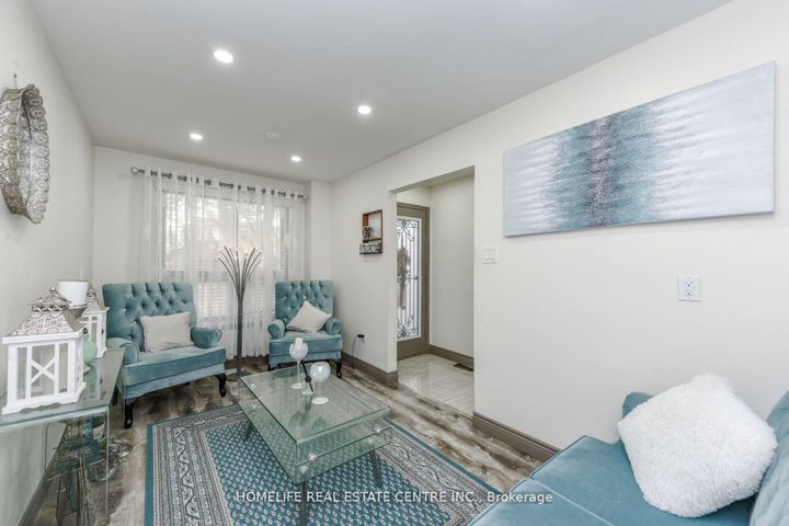 Photo 6 at 20 Oleander Crescent, Heart Lake East, Brampton