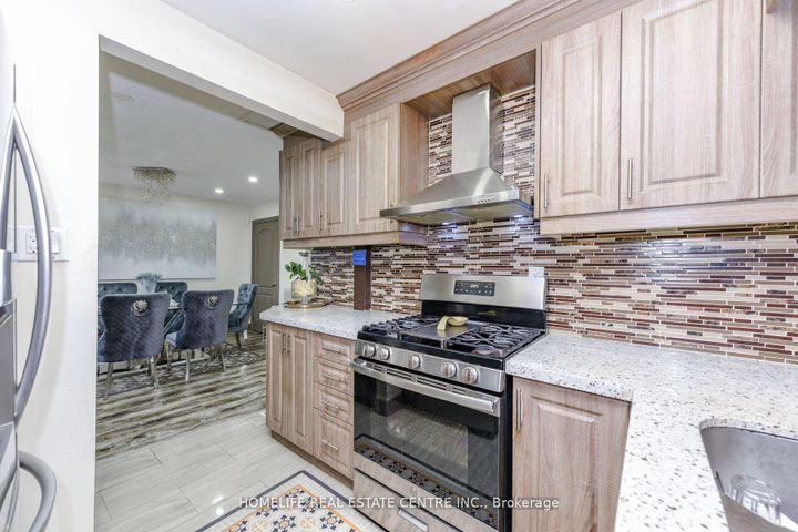 Photo 11 at 20 Oleander Crescent, Heart Lake East, Brampton
