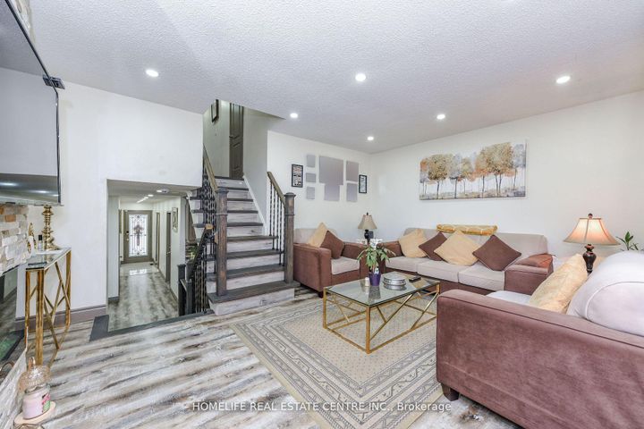 Photo 19 at 20 Oleander Crescent, Heart Lake East, Brampton