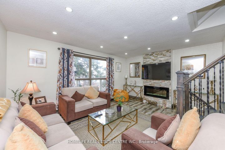 Photo 21 at 20 Oleander Crescent, Heart Lake East, Brampton