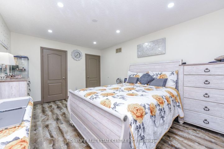 Photo 24 at 20 Oleander Crescent, Heart Lake East, Brampton