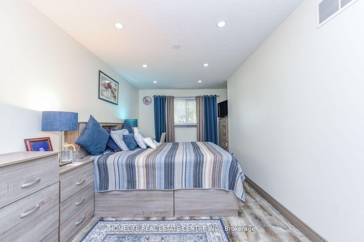 Photo 29 at 20 Oleander Crescent, Heart Lake East, Brampton