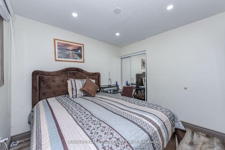 Photo 31 at 20 Oleander Crescent, Heart Lake East, Brampton