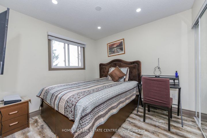 Photo 32 at 20 Oleander Crescent, Heart Lake East, Brampton
