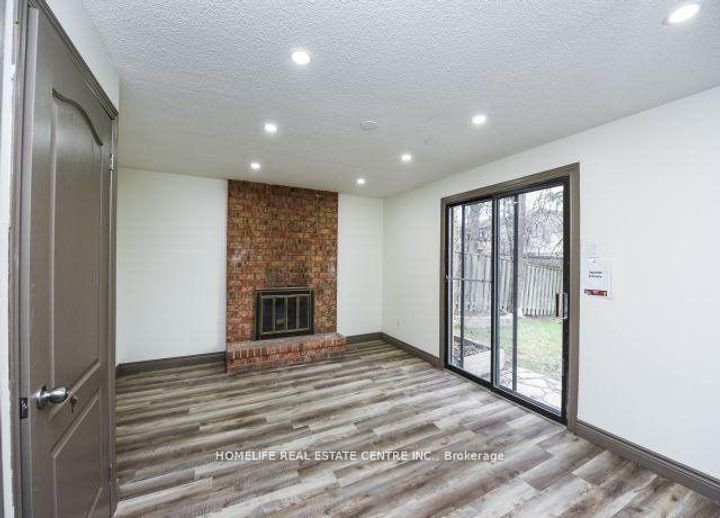 Photo 35 at 20 Oleander Crescent, Heart Lake East, Brampton