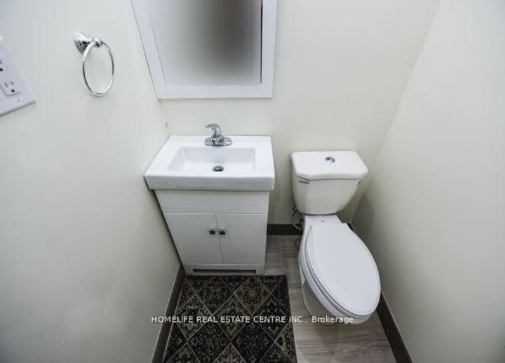 Photo 41 at 20 Oleander Crescent, Heart Lake East, Brampton