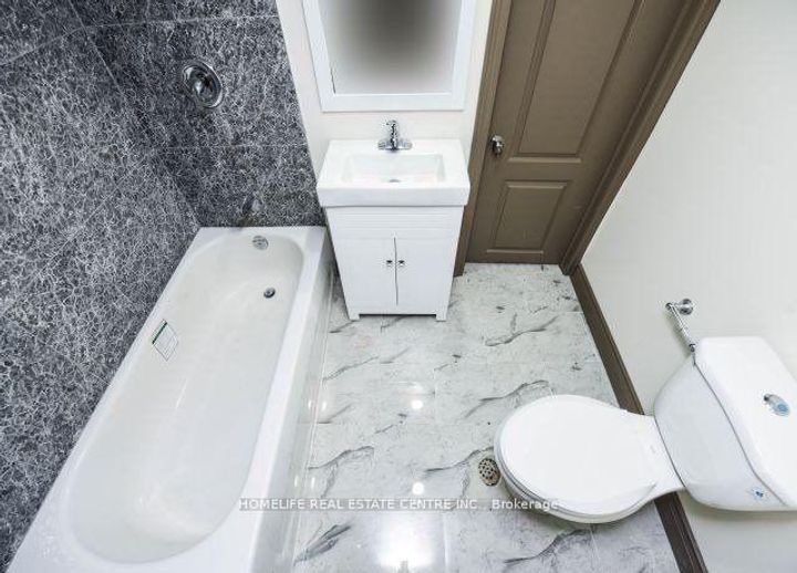 Photo 42 at 20 Oleander Crescent, Heart Lake East, Brampton