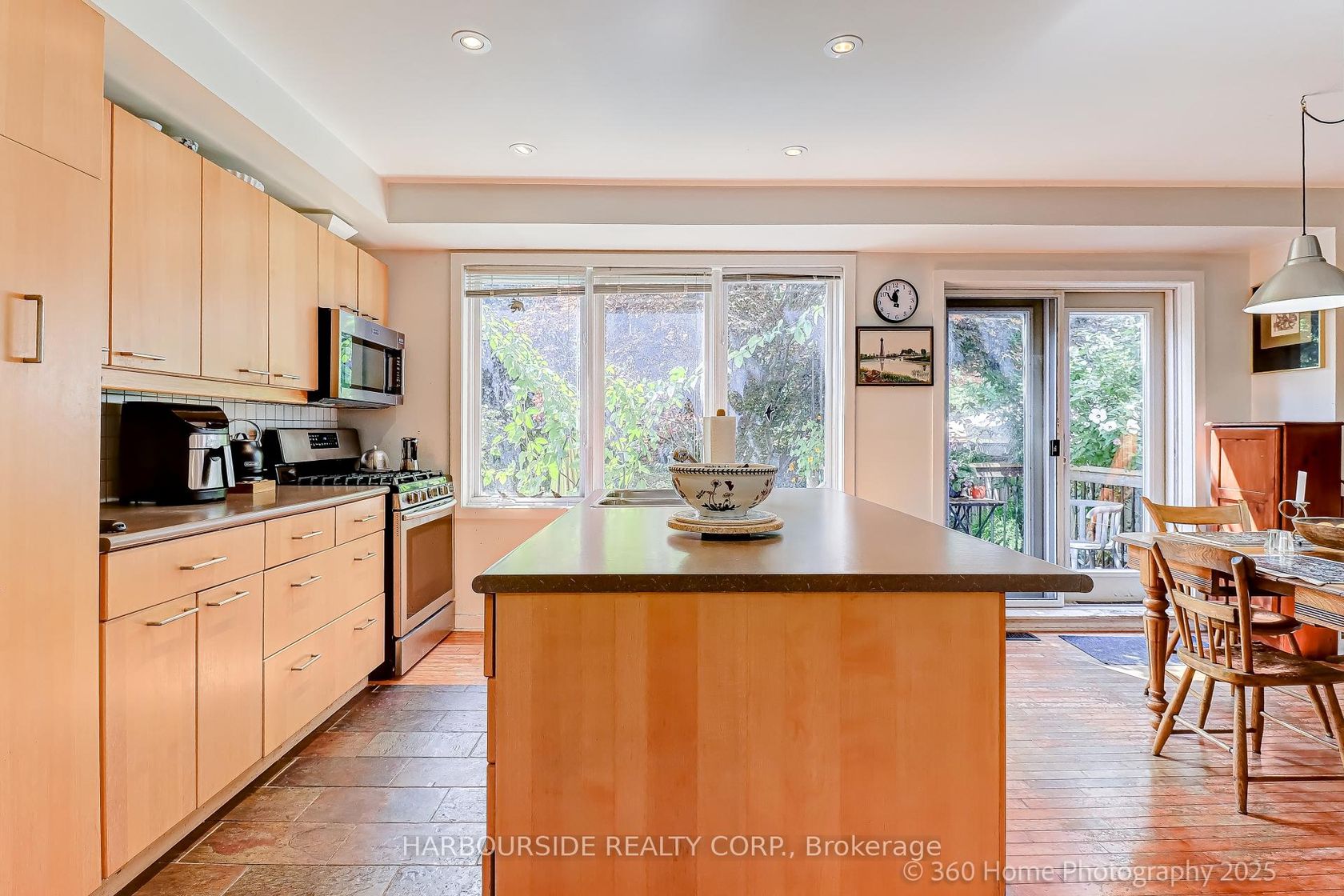 591 Broadway Avenue, Leaside, Toronto 